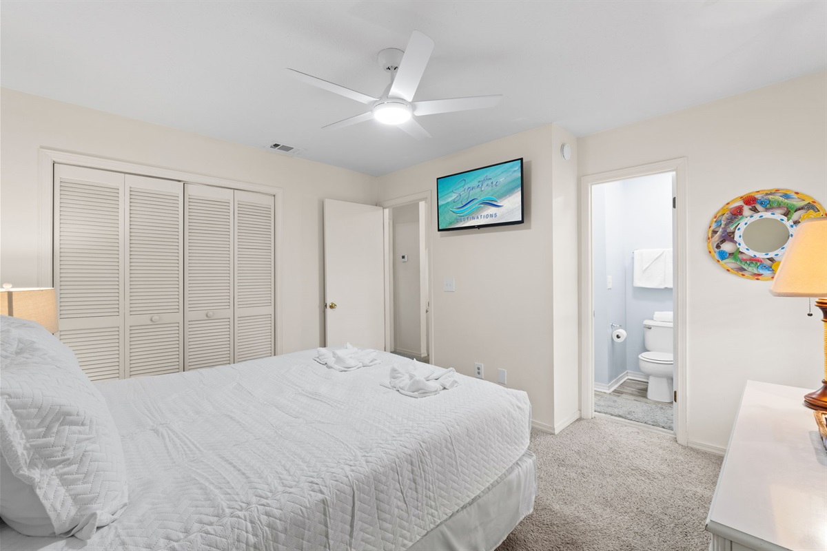 Bedroom 1 with Queen Sized Bed