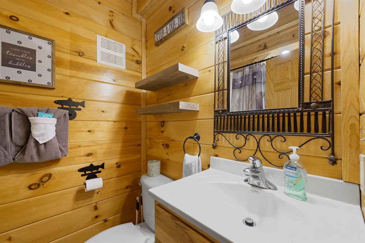 Back bedroom's en-suite bathroom. Bathroom has a combination shower and tub.