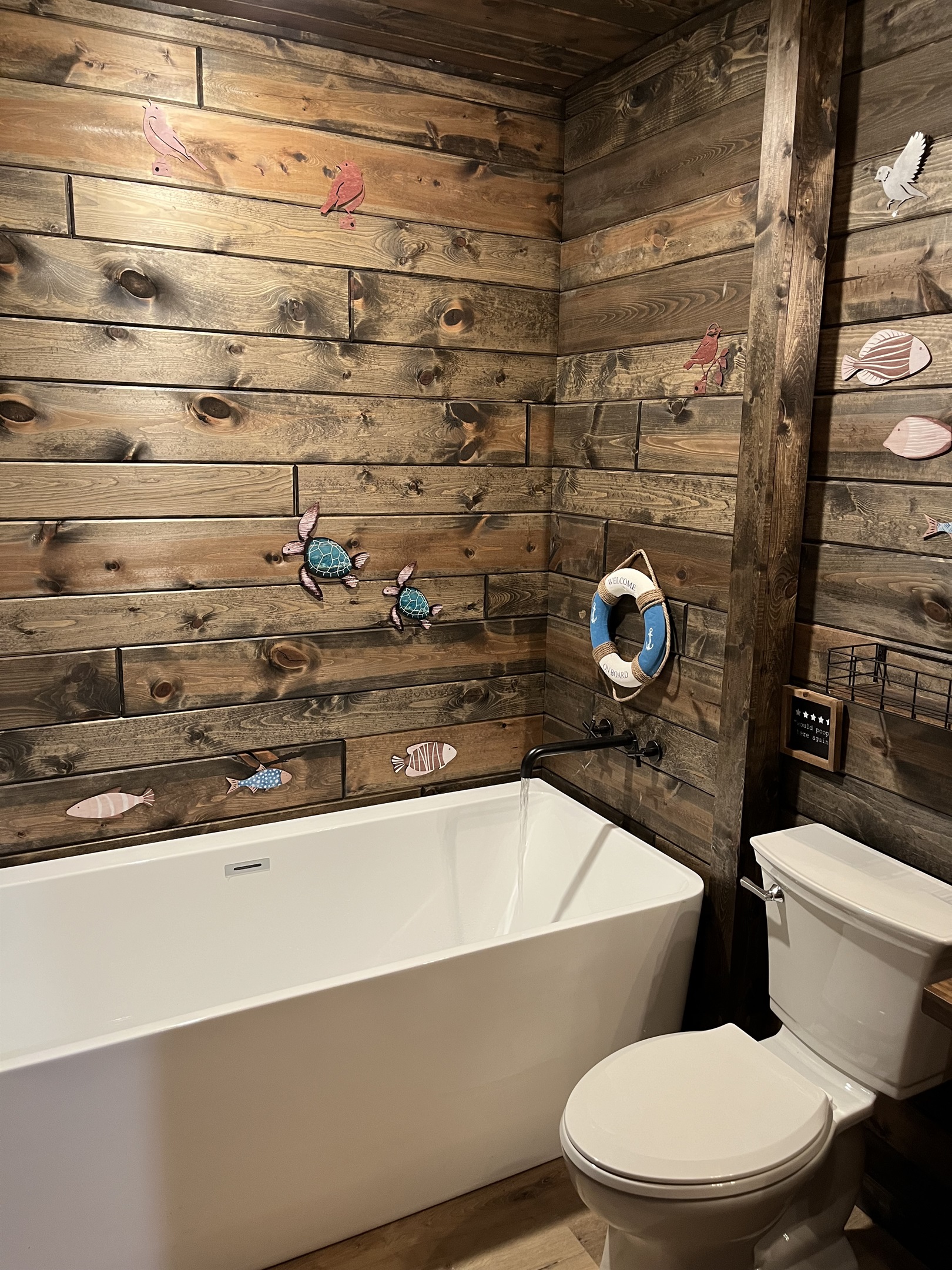 The Treehouse on the Point has 2 full bathrooms. The main level bathroom has a soaking tub and the loft floor bathroom has a rain shower