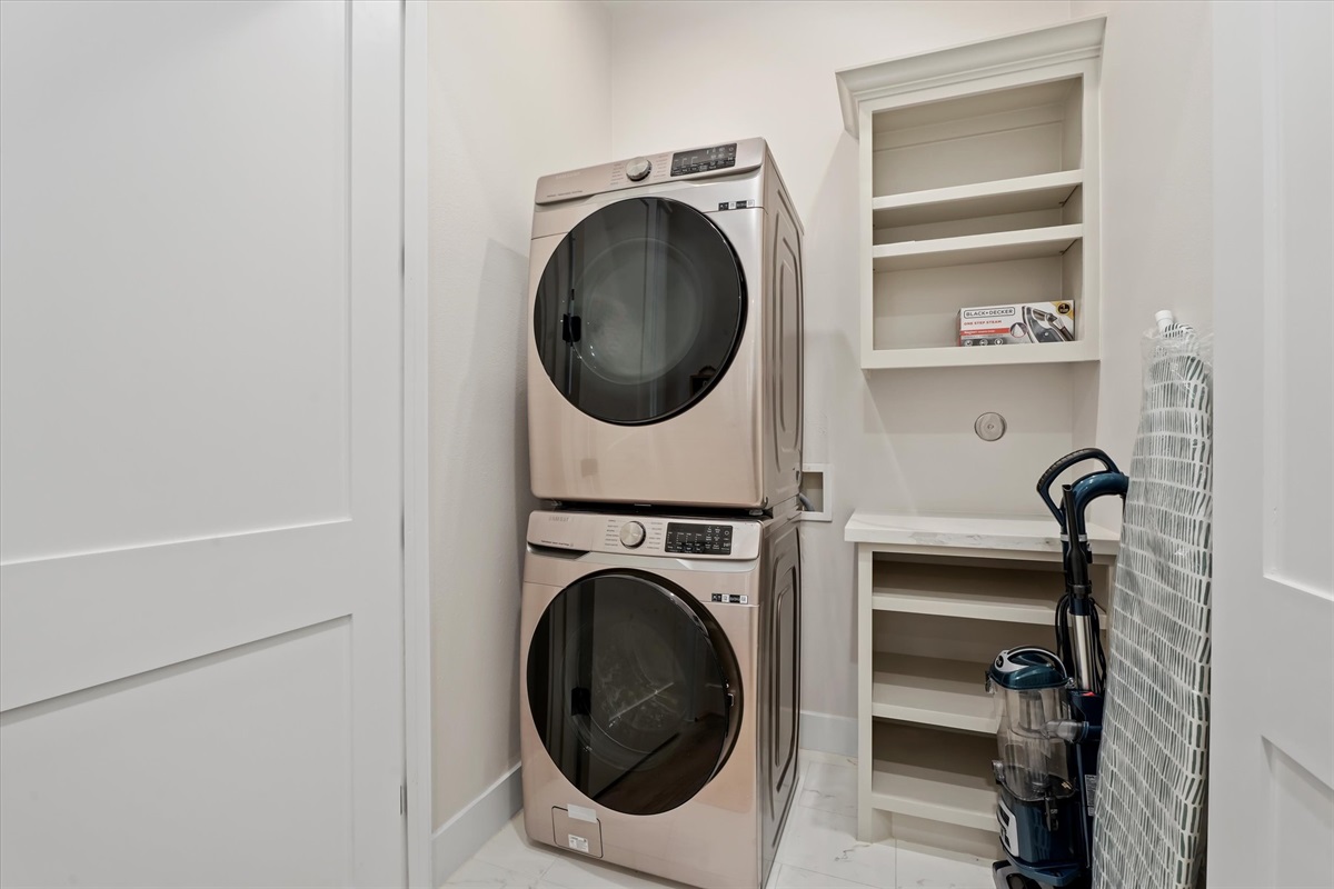 04aff4dde7c14e4a80a620e8afe85ad9 Large | Beachhouse | Texas | TX | Vacation Homes | Galveston | Crystal Beach | Kokomo | Breezy Days | Beachfront Elegance | Sunrise Serenity | Southern Sands Property Management, LLC