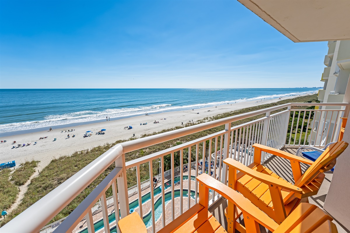 Balcony with Amazing Views of the Ocean🌊☀️
