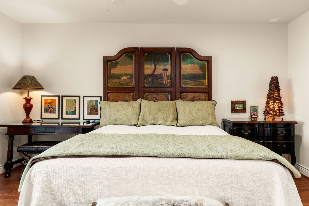 It's the extra touches that make it go from bedroom to cozy bedroom