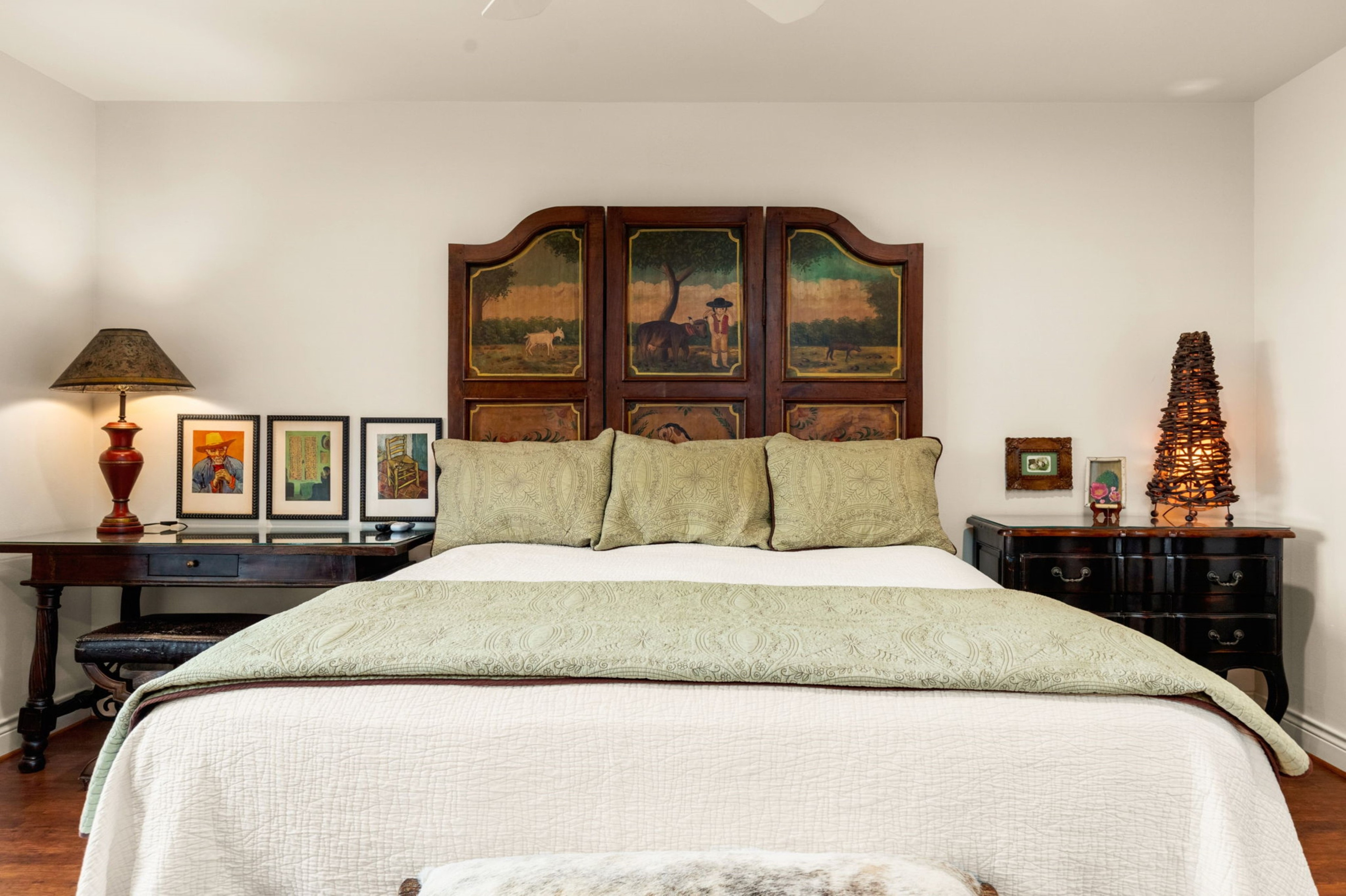 It's the extra touches that make it go from bedroom to cozy bedroom