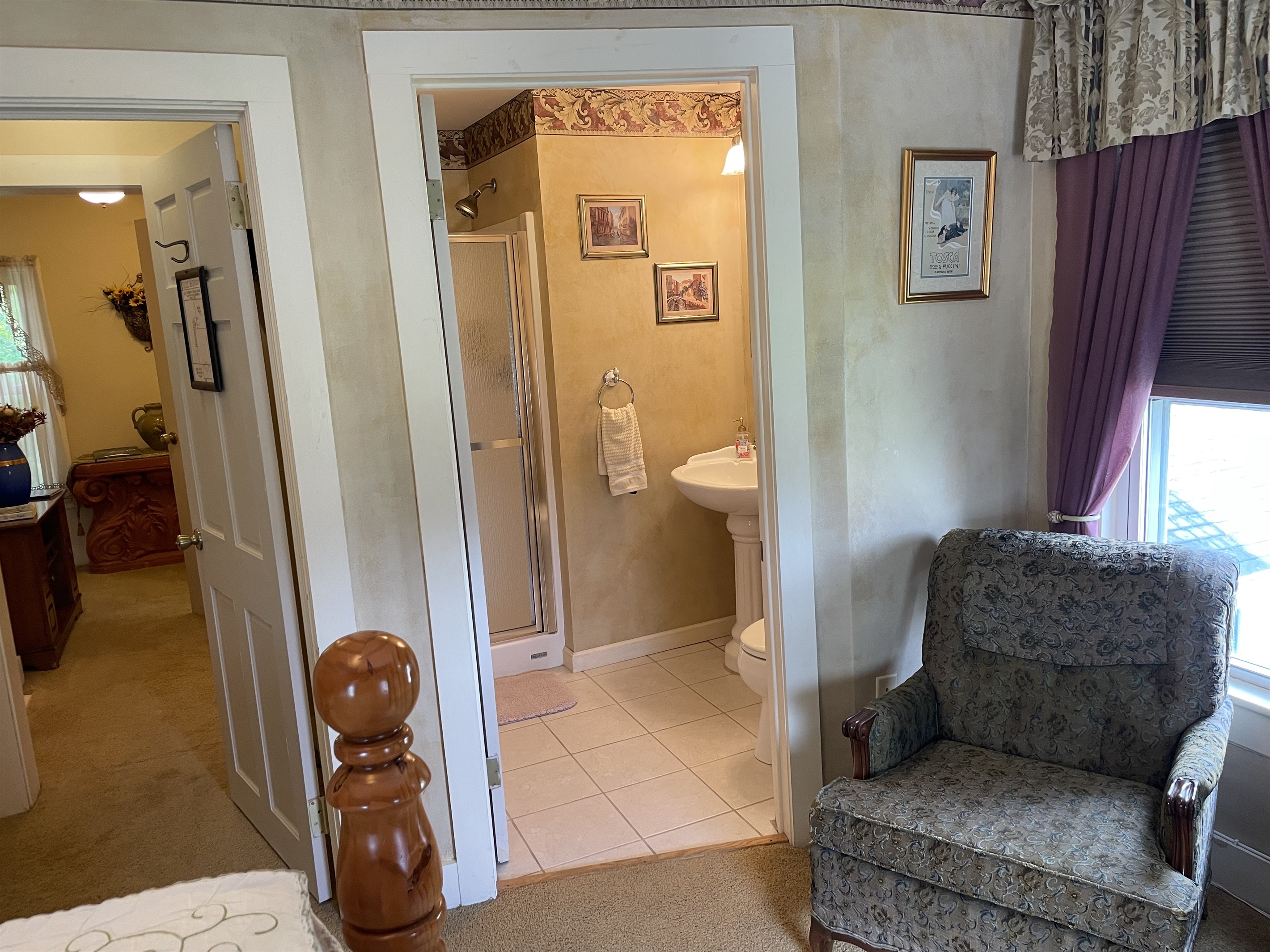 Venice bdrm with Queen