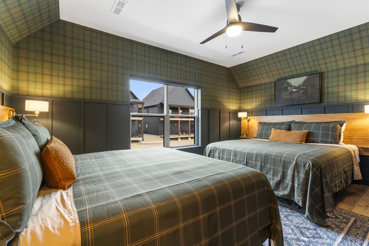 Upper level double King #4 with ensuite bathroom