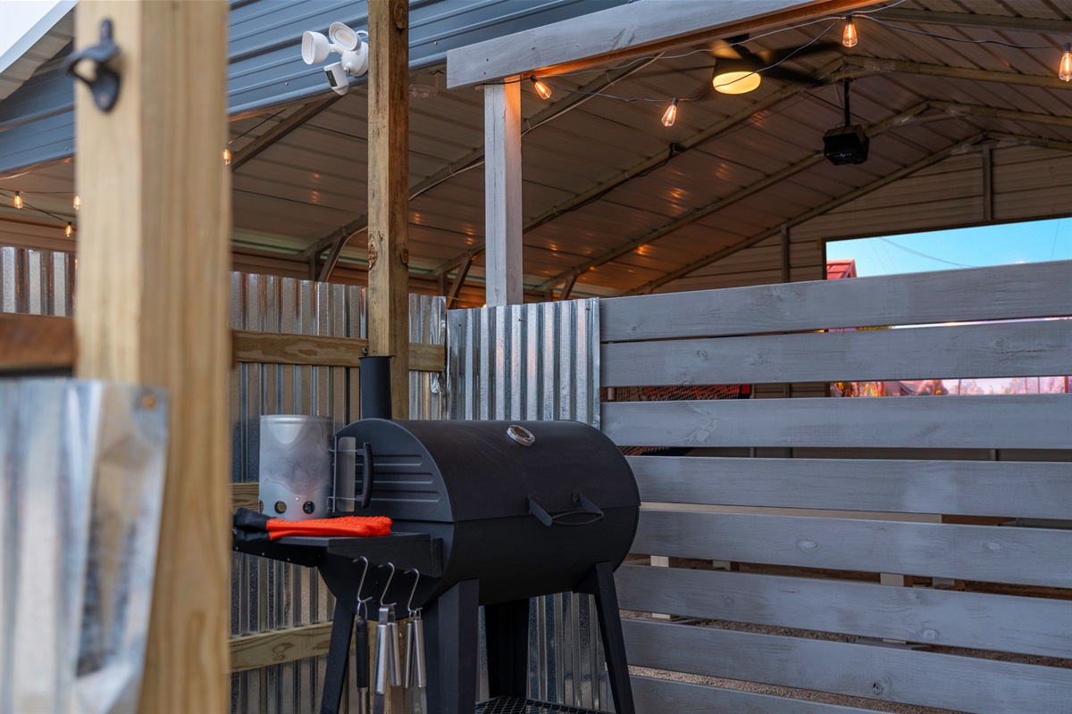 🔥 Charcoal grill & prep station — bring your steaks, we’ll bring the Texas vibes.