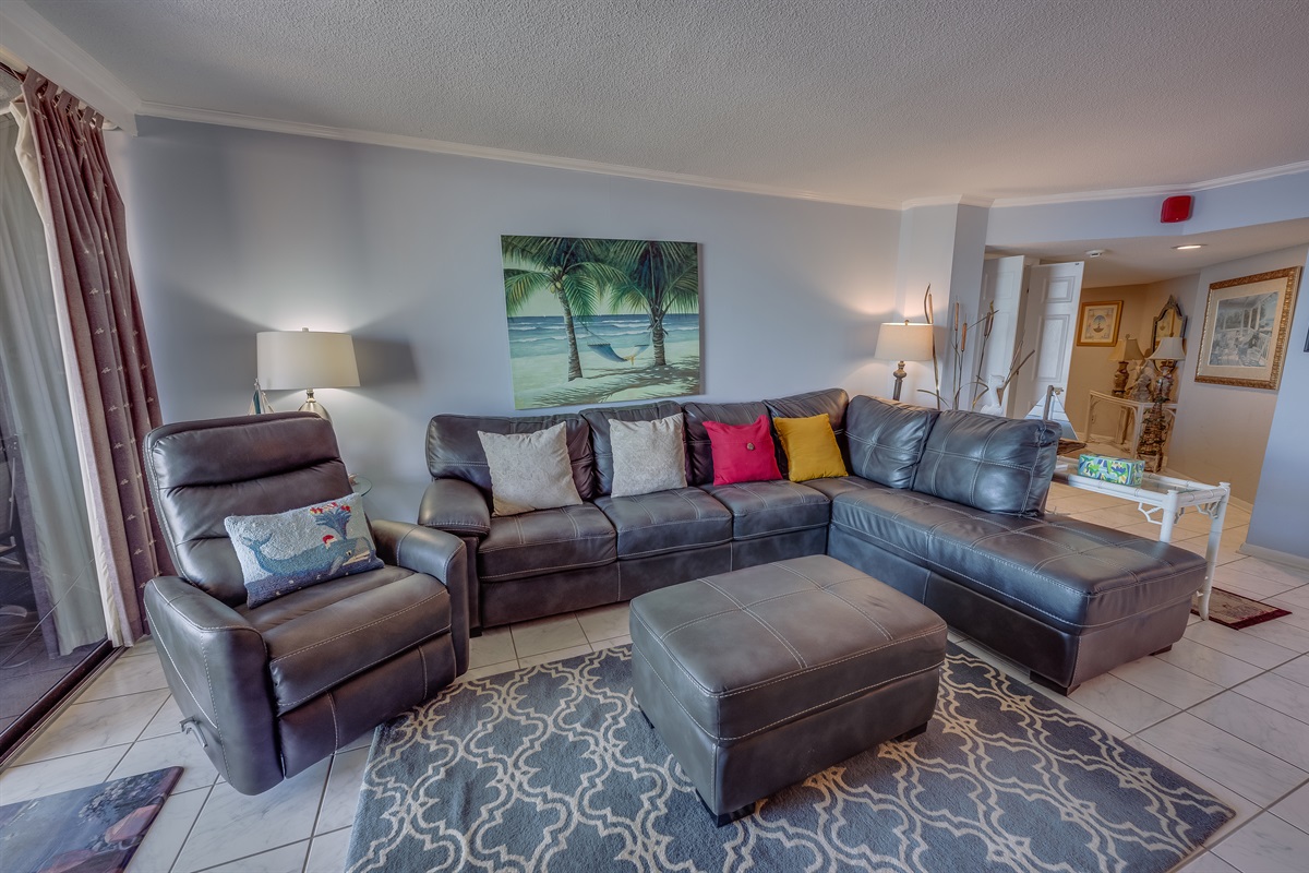 Amazing Living Room with Stunning Views🌊☀️