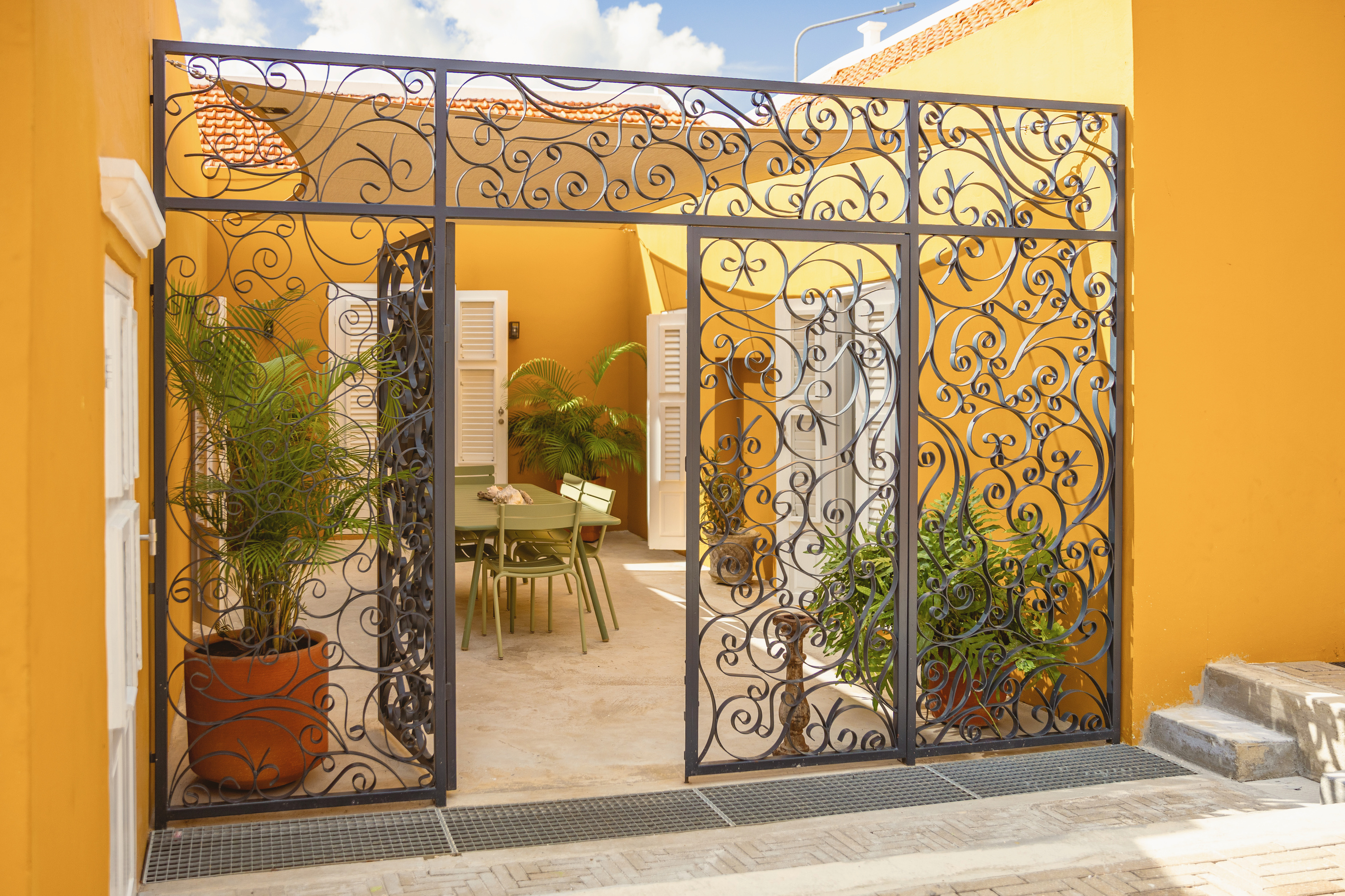 City Villa – Courtyard gate
