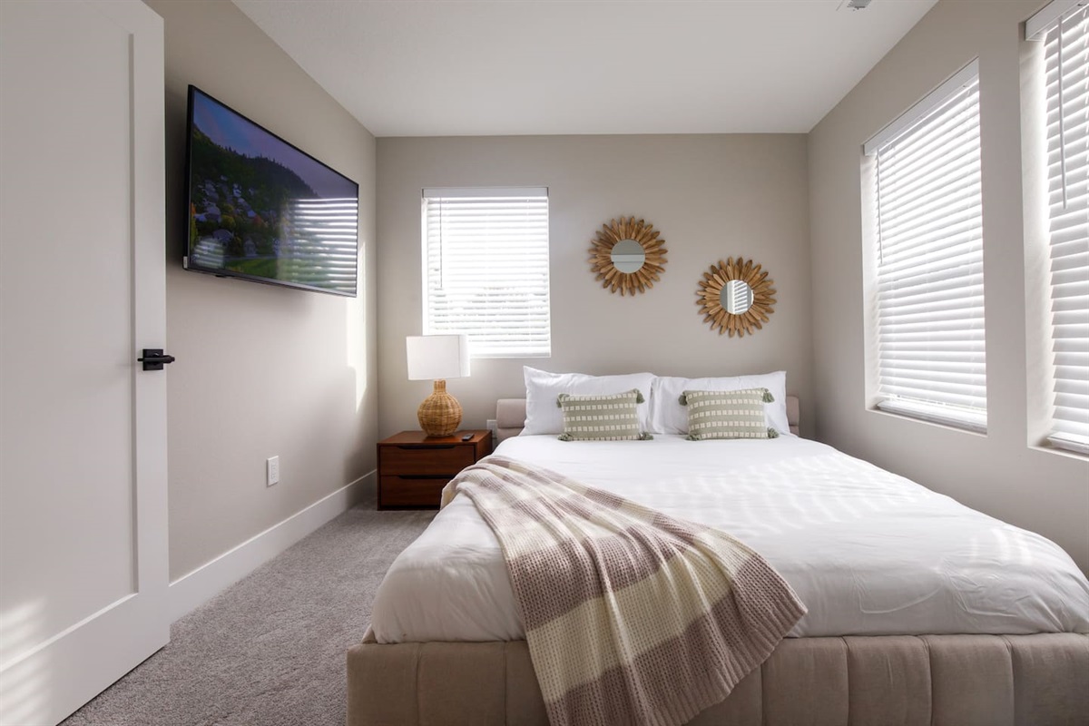 Low-profile king bed with a medium mattress and a 50-inch LG Smart TV. ️