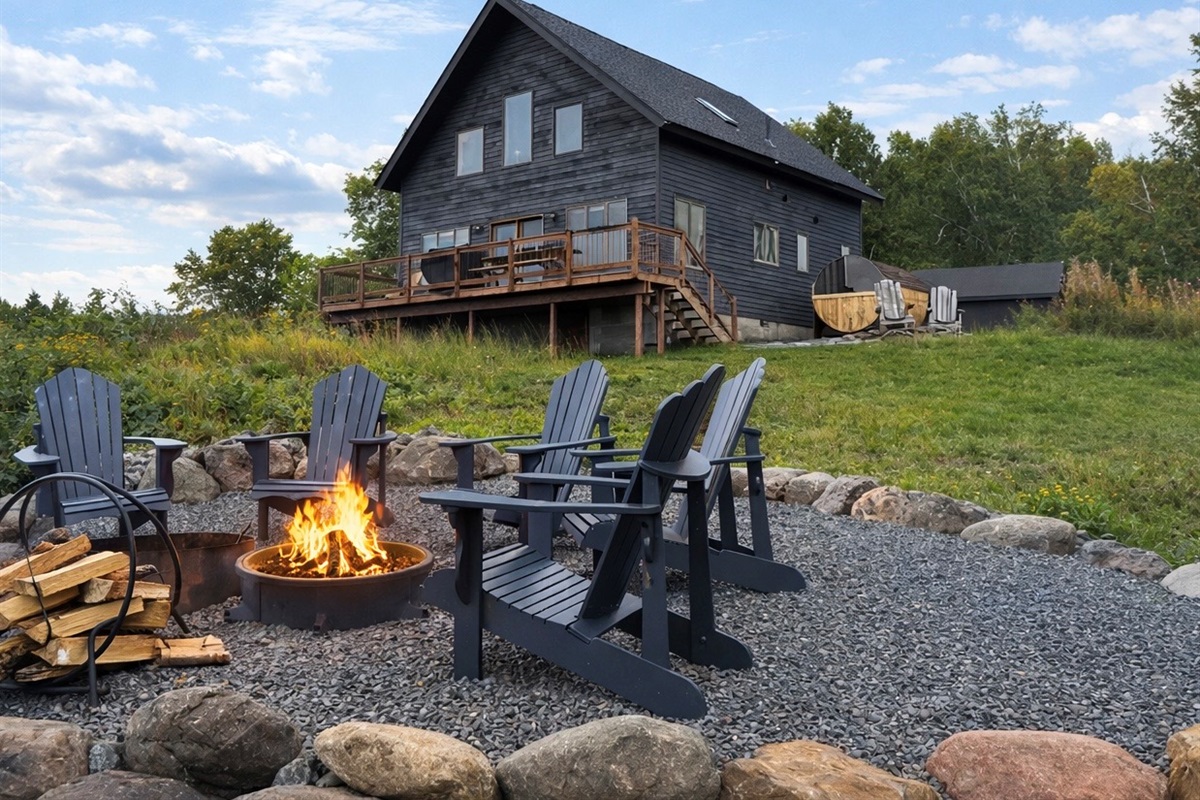 Imagine yourself here, fire burning, the sun setting, and nothing on the agenda but the view. You breathe deep, unwind, and enjoy the simple magic of a North Shore evening by the fire.