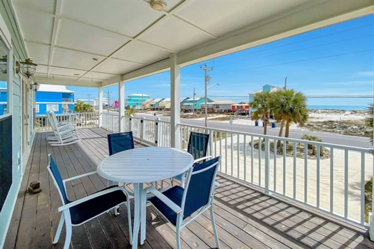 Coffee, poker, or an afternoon snack on the front deck enjoying the ocean views.