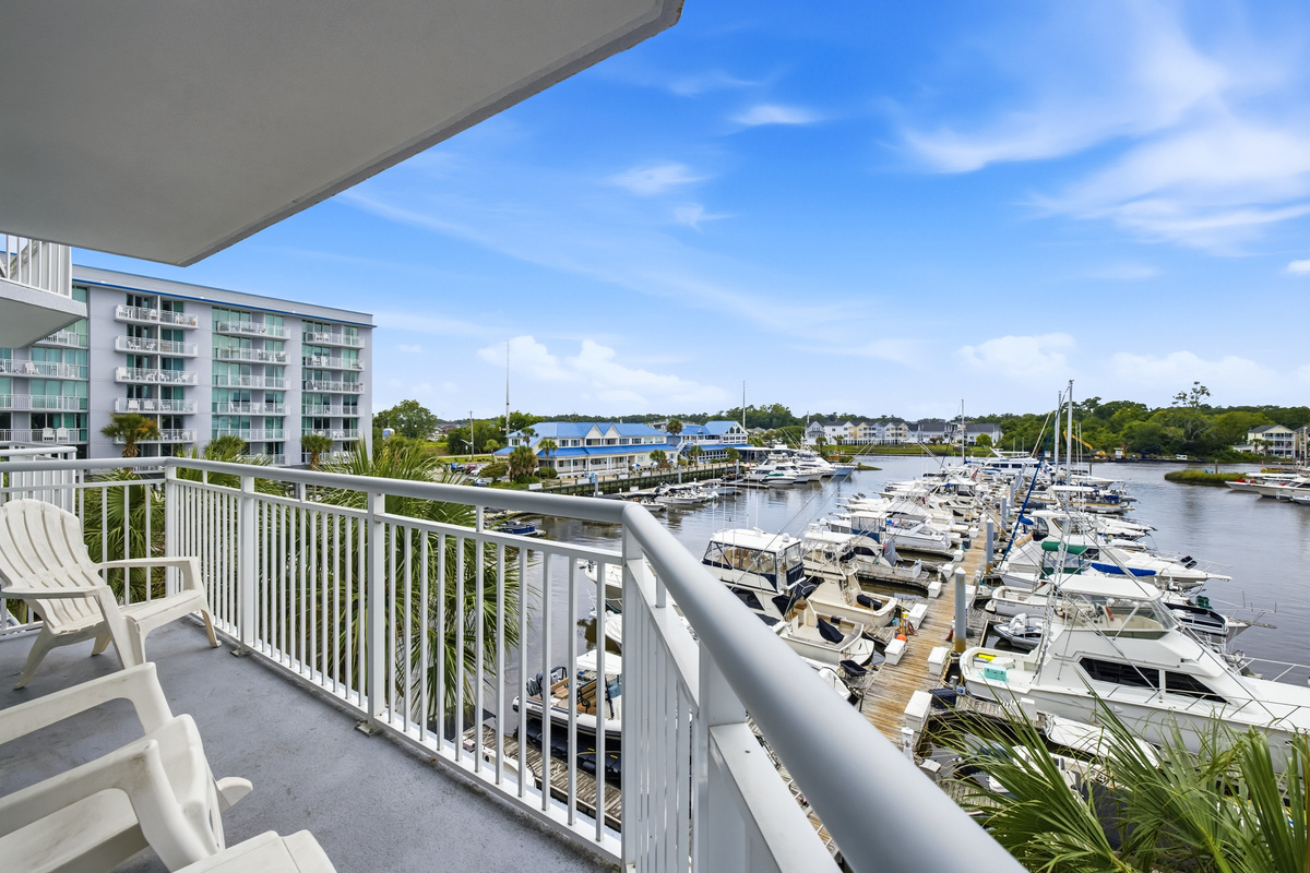 A front-row seat to the marina, and it comes with the condo ⭐