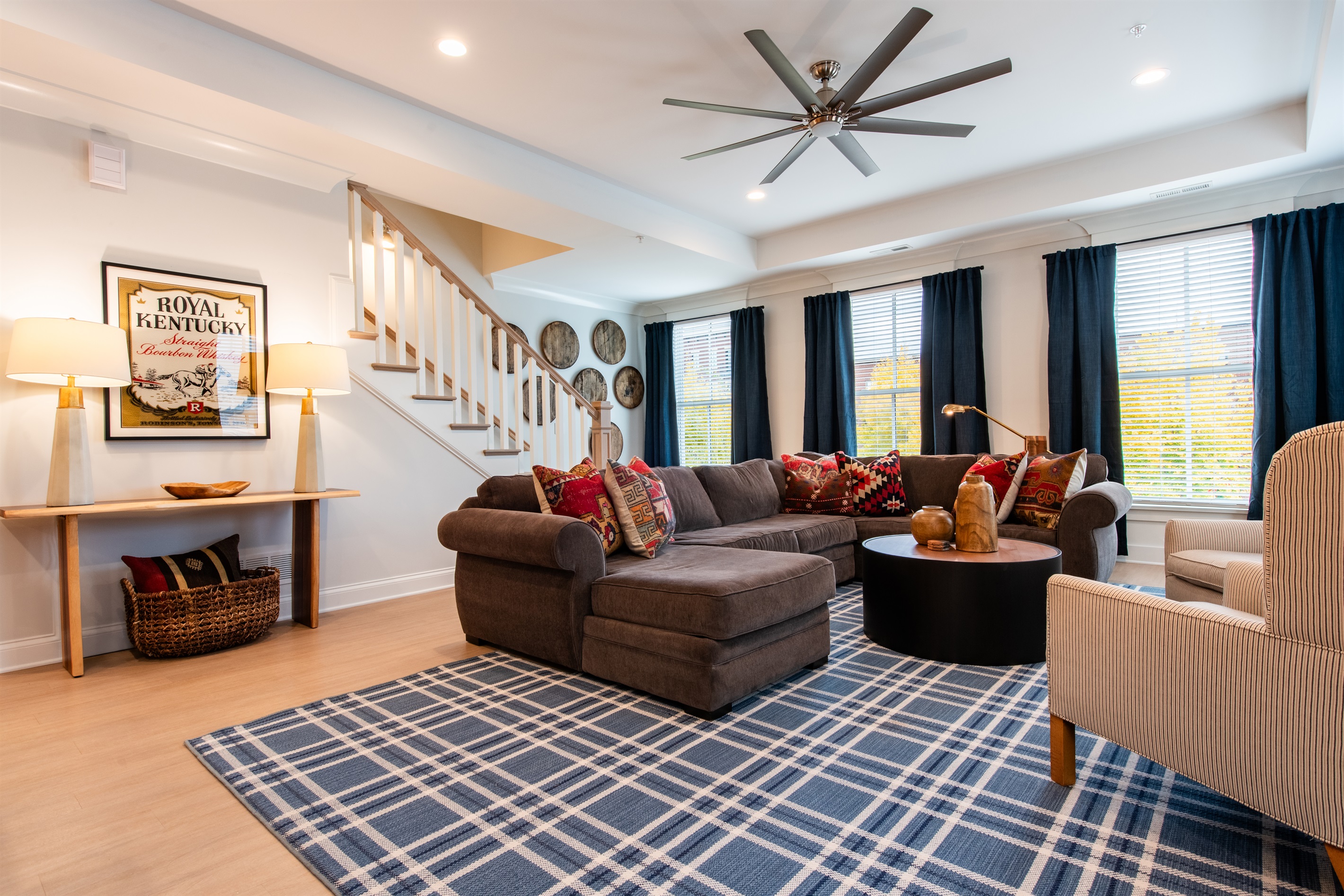Perfect for bourbon enthusiasts, this stylish living space features cozy seating, a touch of Kentucky with bourbon barrel decor, and ample space to relax after your trail adventures. Your home away from home on the Bourbon Trail awaits!