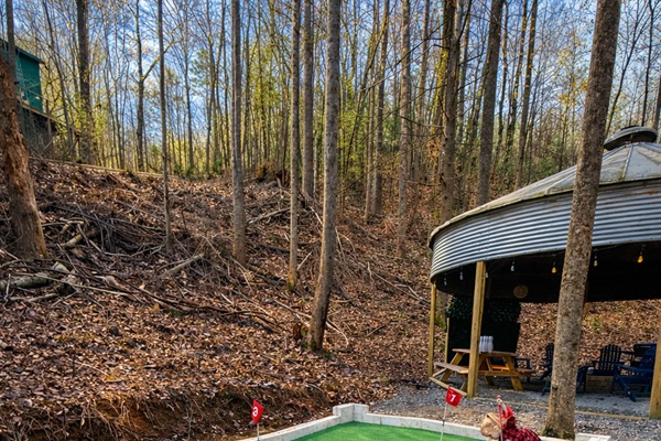Mini Golf, silo Fire pit common area
