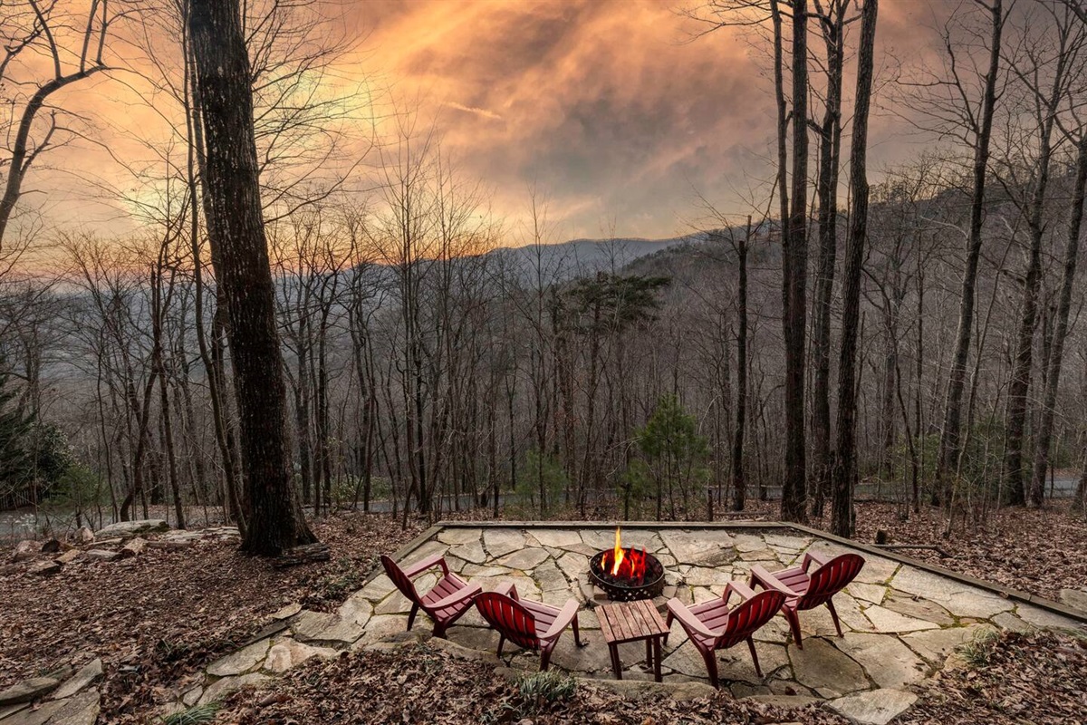 Fire pit to enjoy the evening view and the sounds of nature