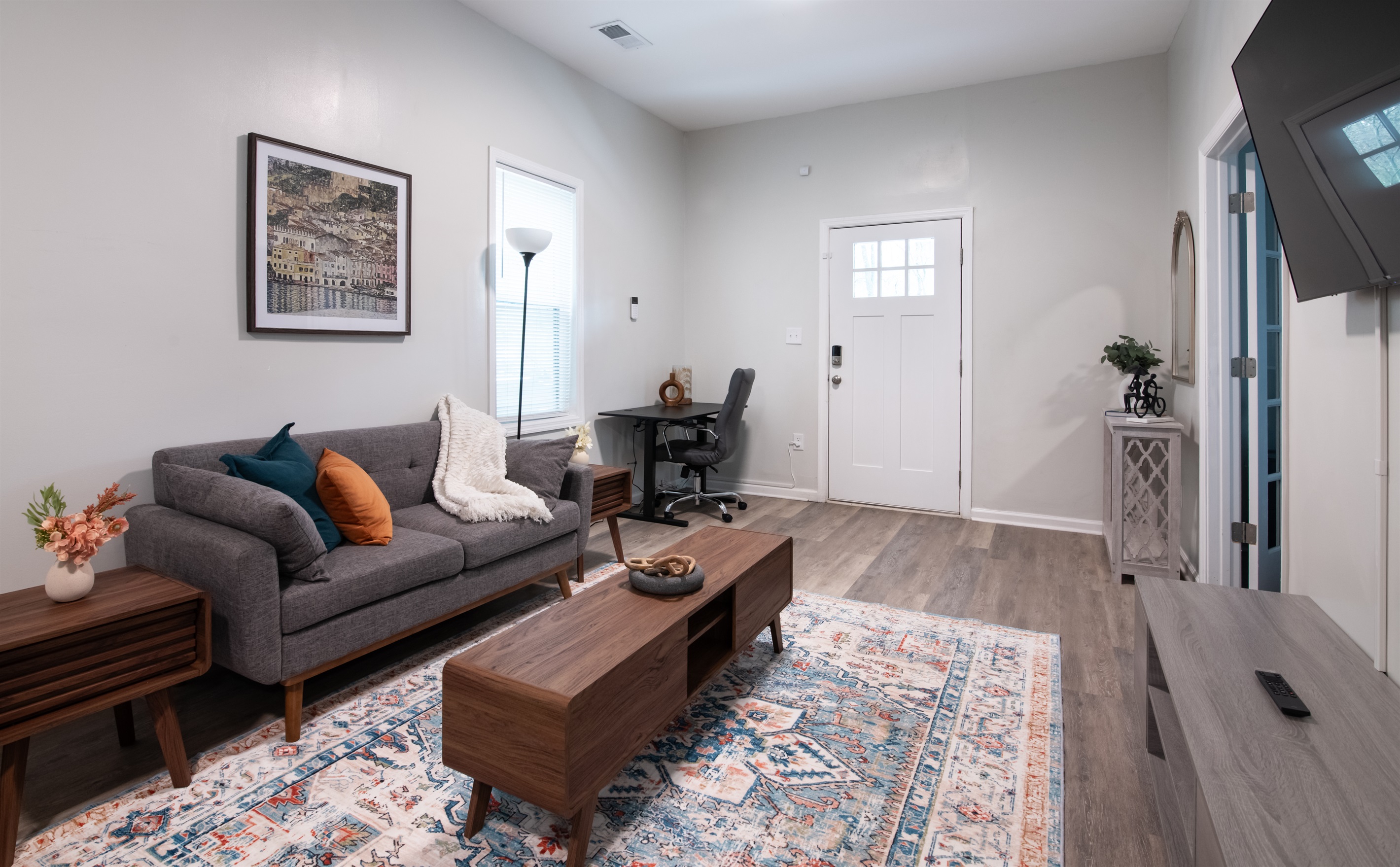 A warm and welcoming space as soon as you walk in. Step inside—your stay starts here!