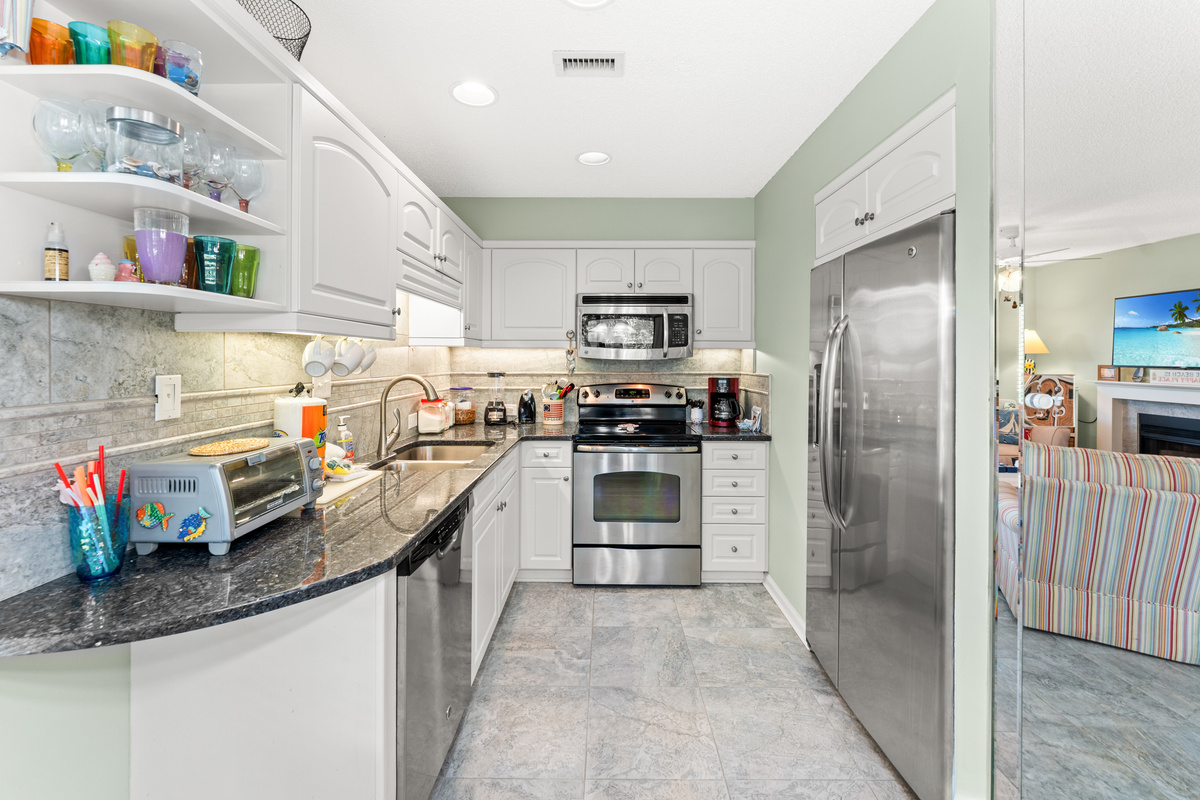 Fully equipped Kitchen with stainless steel appliances