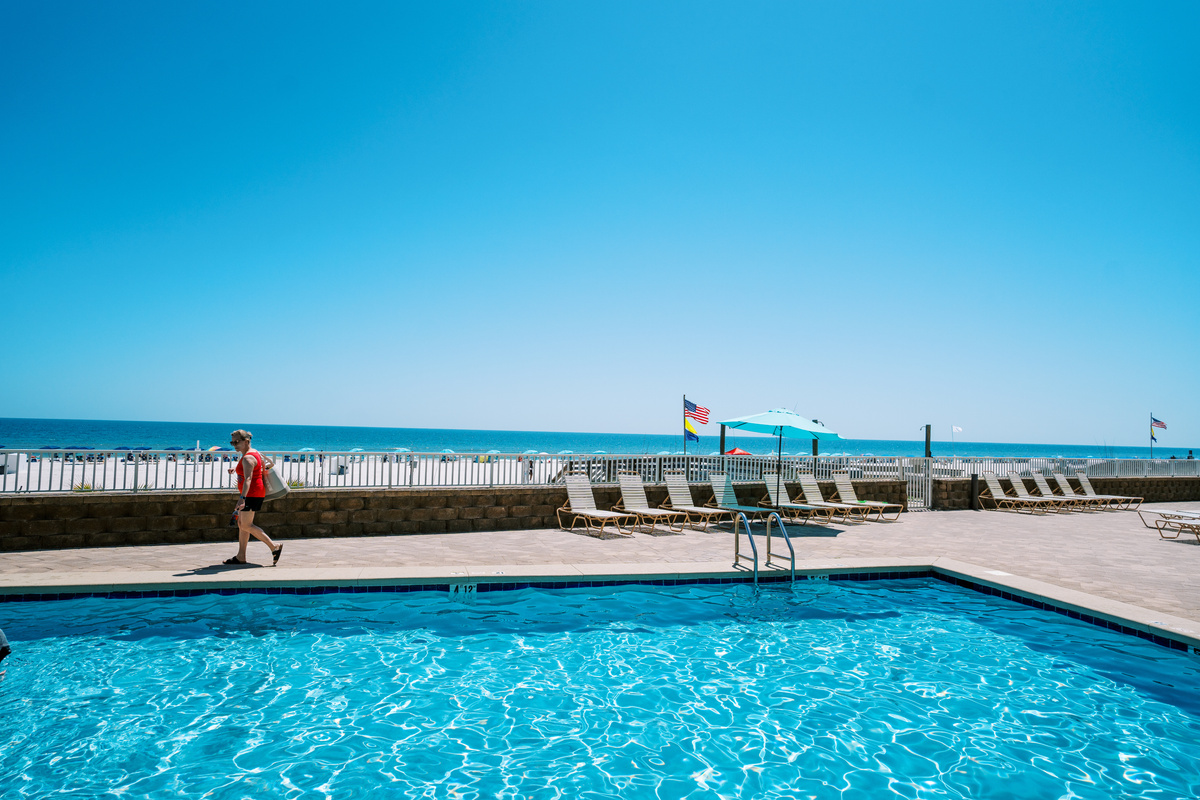 AMAZING ocean view straight from the pool. 💦