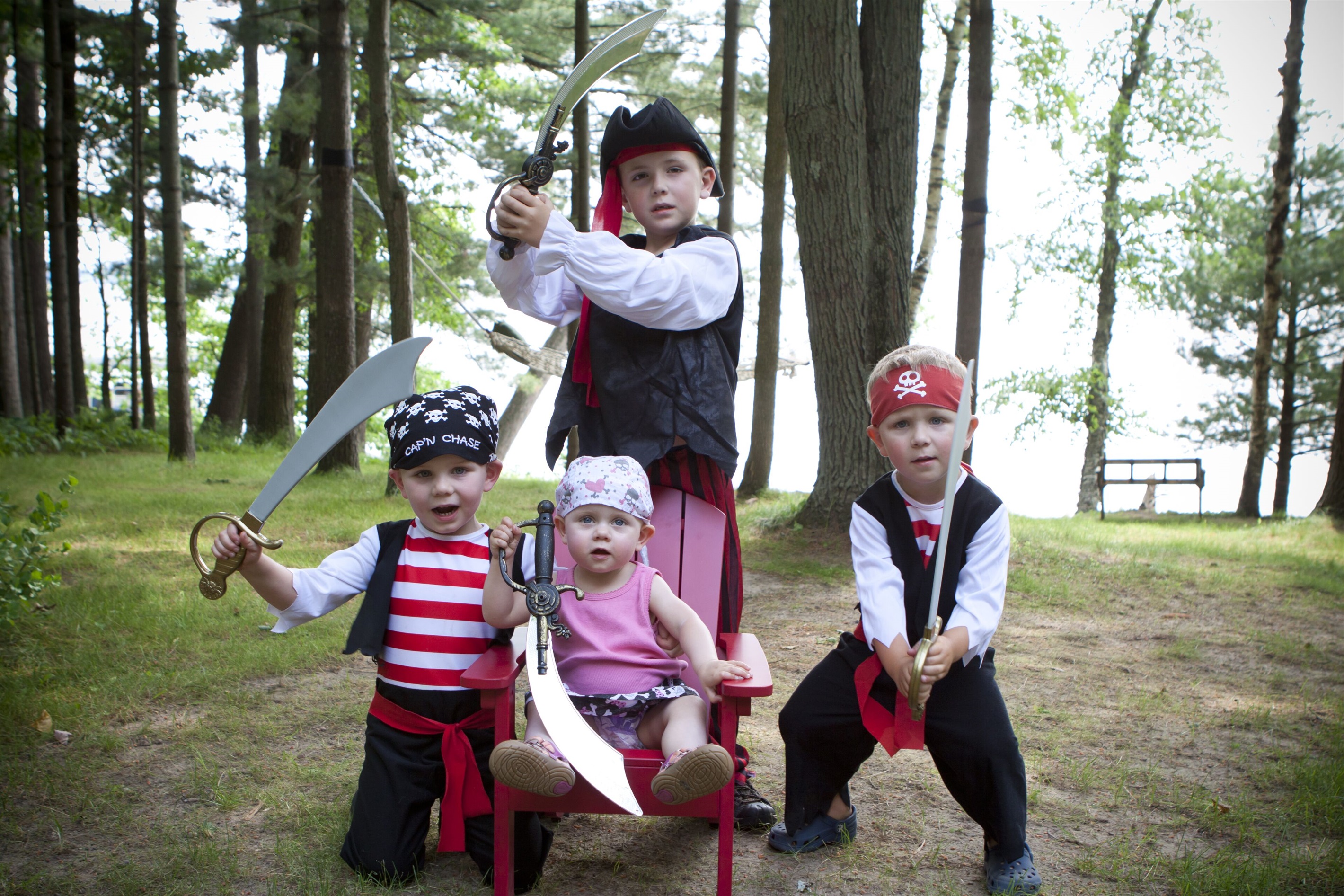 Pirates having fun at Sanctuaire! Happy time for kids (and their parents)