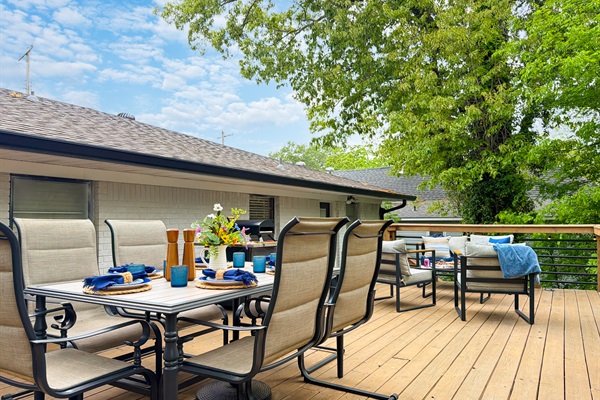 A second dining table and a BBQ grill — Hot Springs Breakaway