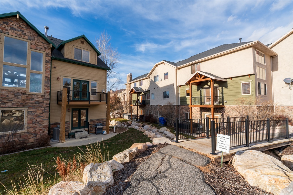 Charming mountain townhomes in Moose Hollow — your cozy basecamp just minutes from Snowbasin Ski Resort.