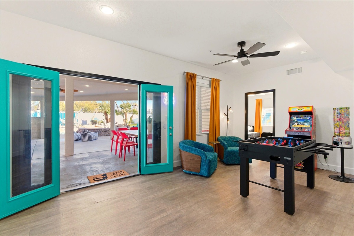 GAME ROOM- POOL TABLE+FOOSEBALL+ARCADE+CONNECT 4+VENDING PRIZE