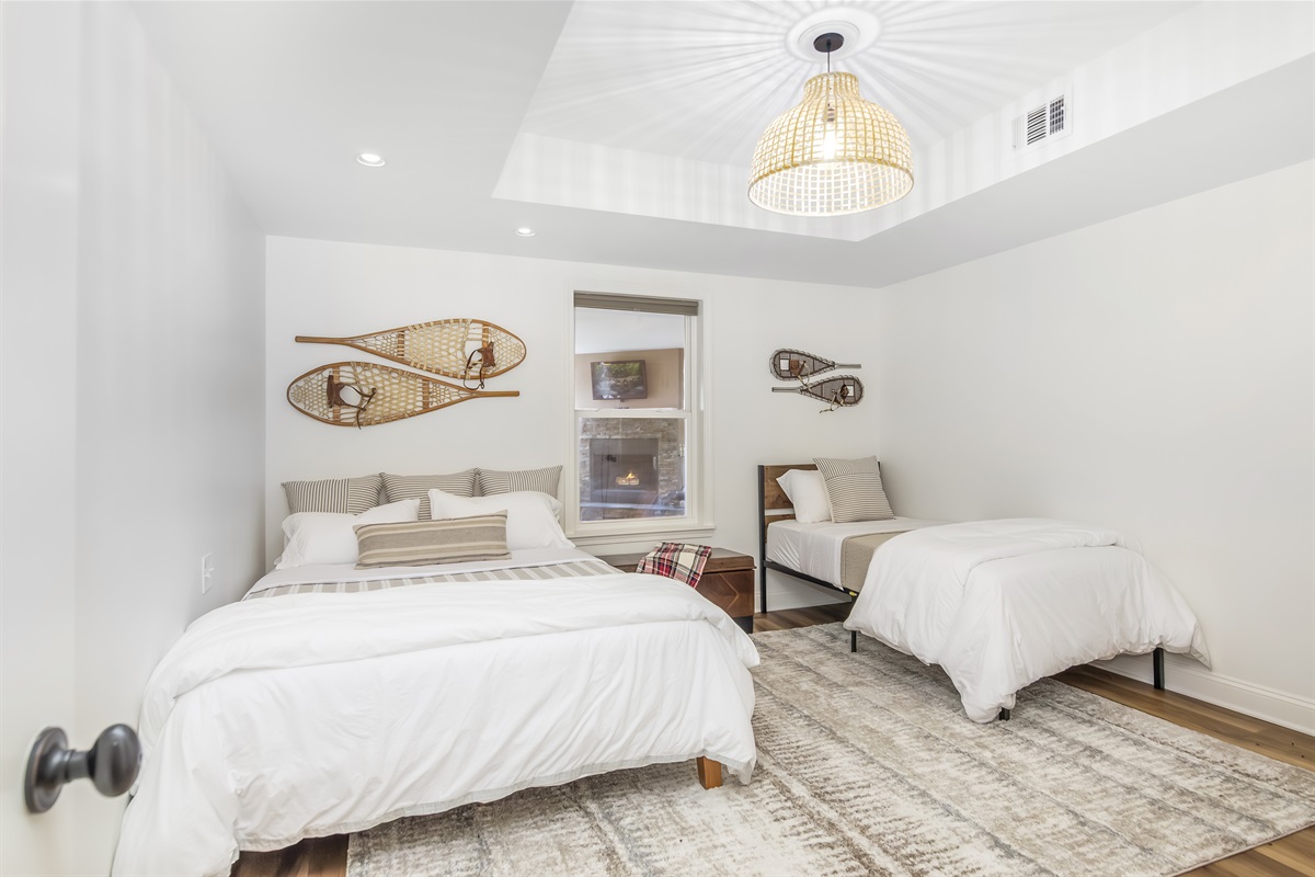 Additional bedroom- one queen and one twin