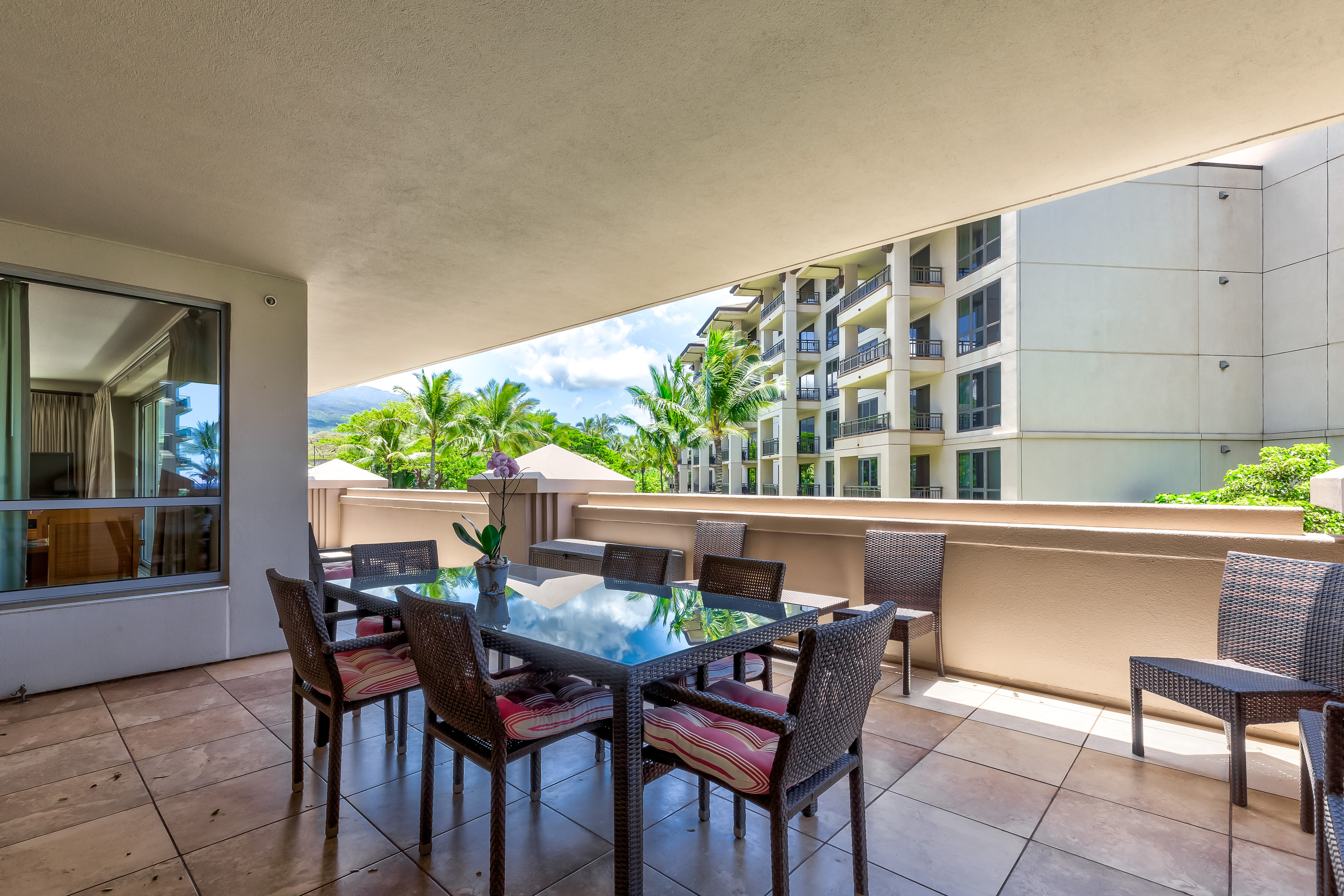 Large lanai