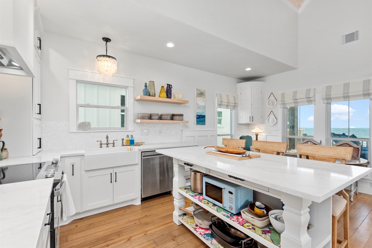 04fa40ac73ca483ab4d7733ecc1d4a4c Large | Beachhouse | Texas | TX | Vacation Homes | Galveston | Crystal Beach | Kokomo | Breezy Days | Beachfront Elegance | Sunrise Serenity | Southern Sands Property Management, LLC