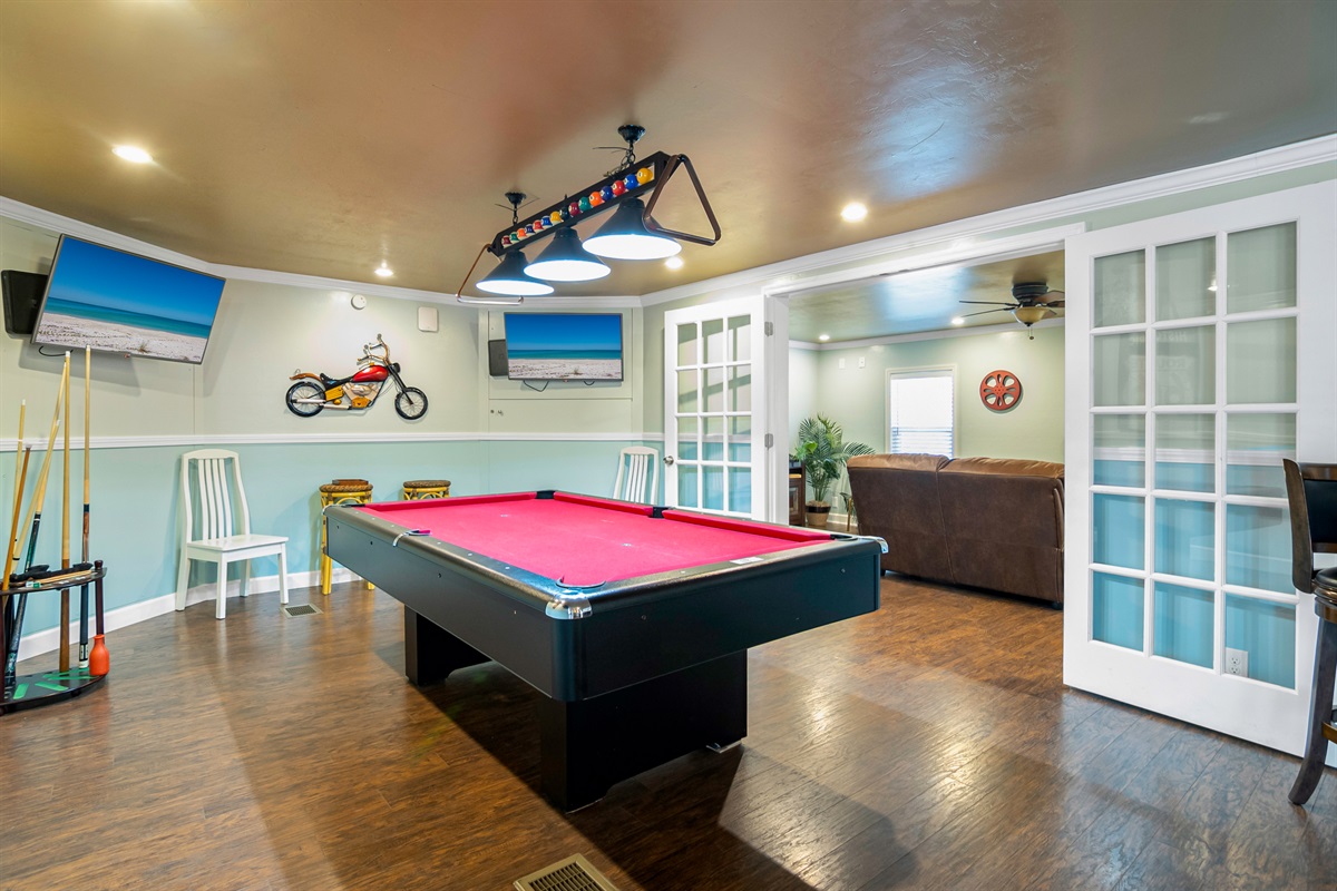 Pool Table and Full Cable for Guests