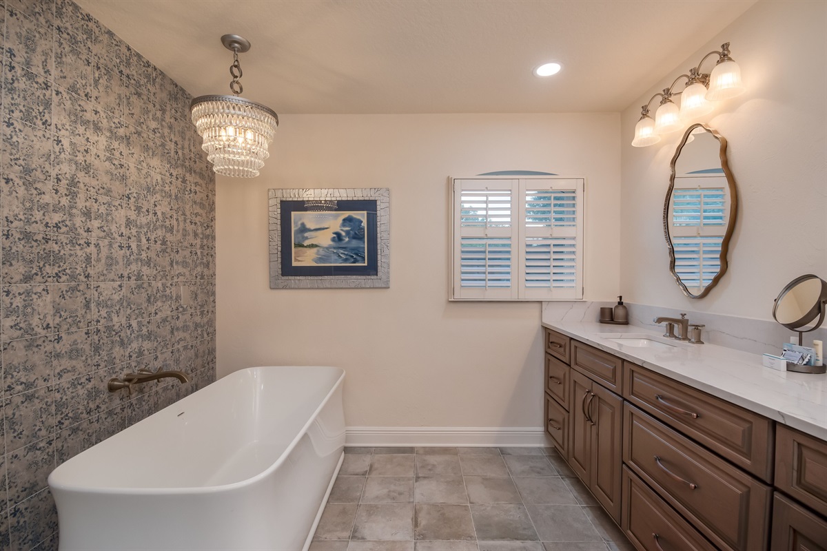 Primary double vanity and soaking tub