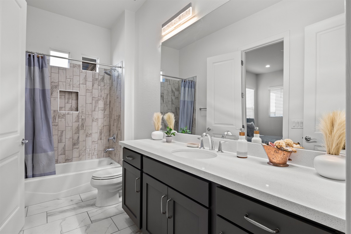 The Grand Peoria Estate – 5BR / 4.5BA Luxury + Casita — Modern Home | Sleeps 10 | Family Escape w/ Casita, Peoria, Arizona — photo 34