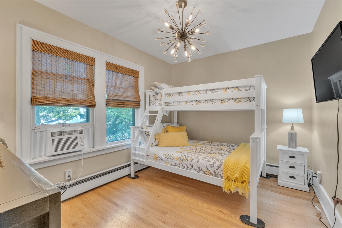 Bedroom 9, Queen over Twin XL Bunk