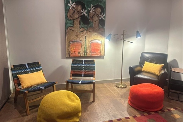 Reading chairs in the living room to enjoy the lake view out the windows