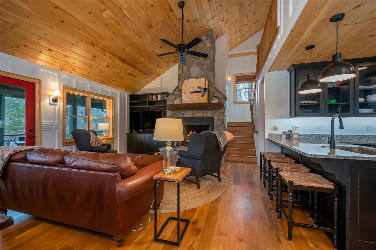 Spacious living room 