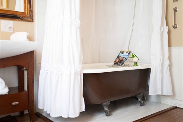 Vintage charm meets luxury: Soak in the historic clawfoot tub.