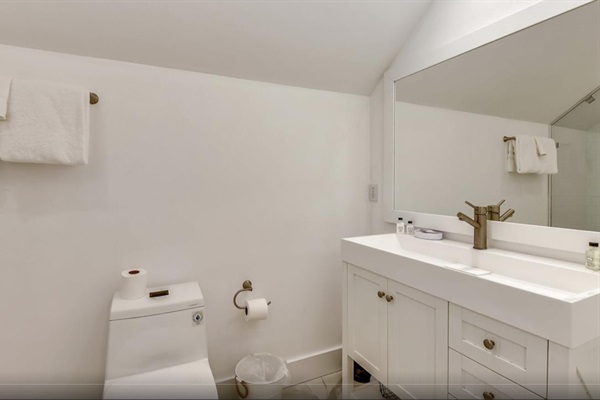 3rd floor bathroom with Shower