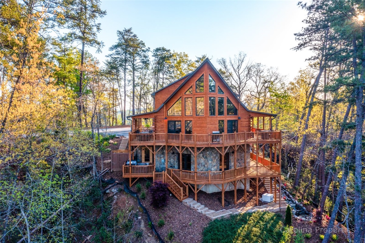 The Bears Castle- Luxury log home in Lake Lure, North Carolina