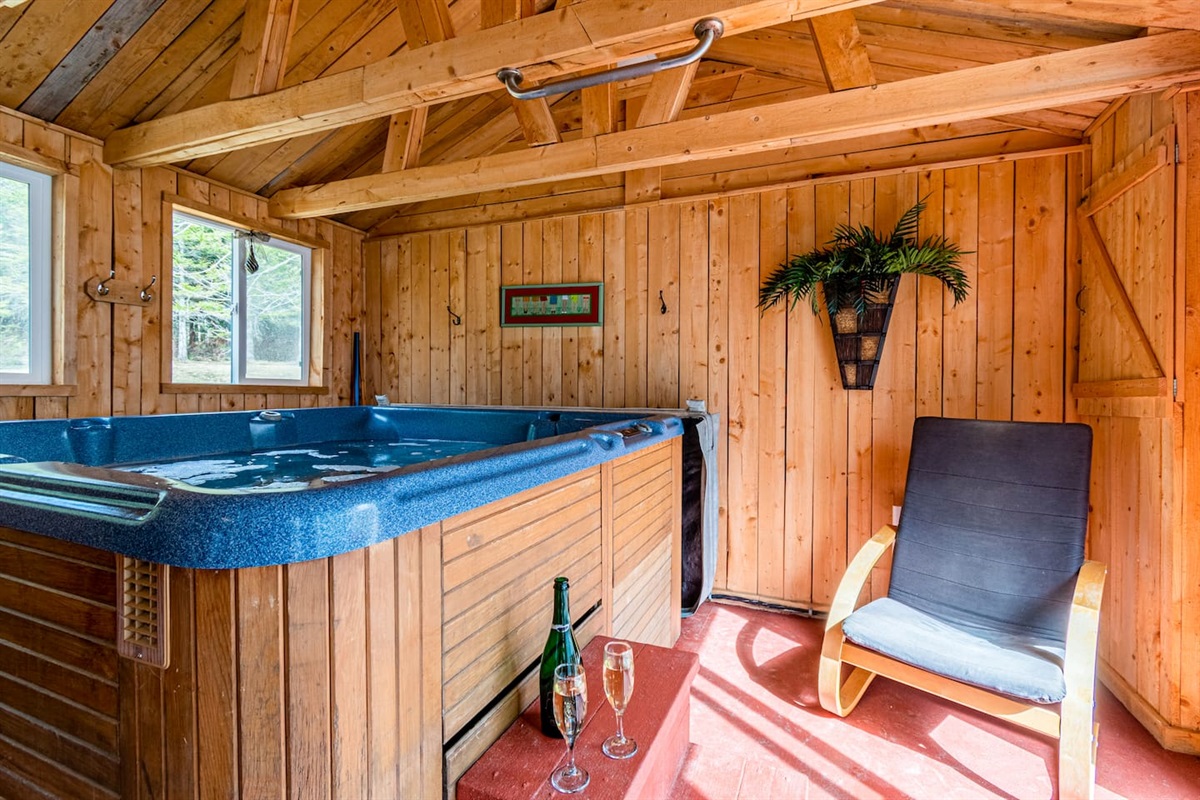 Spa privé couvert et ouvert à l'année pour votre plaisirs!