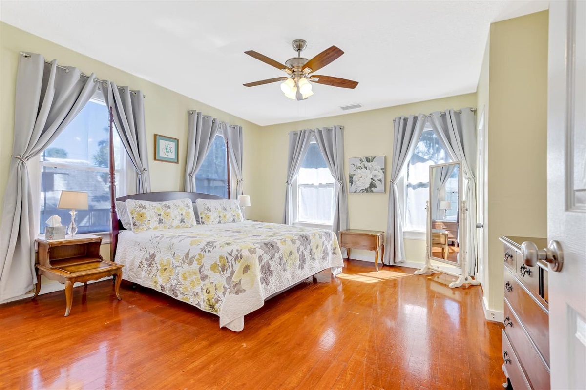 Master Bedroom (King)