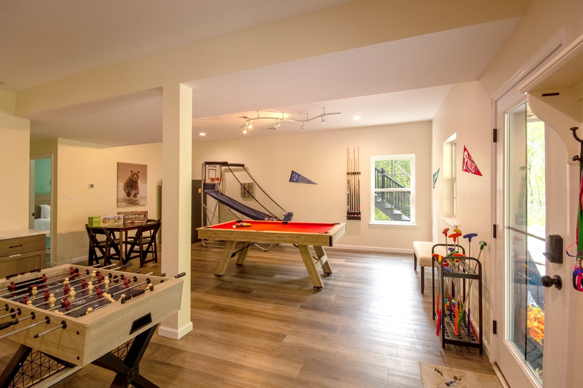 Game Room Paradise! Foosball, Arcade, Pool, & Basketball
