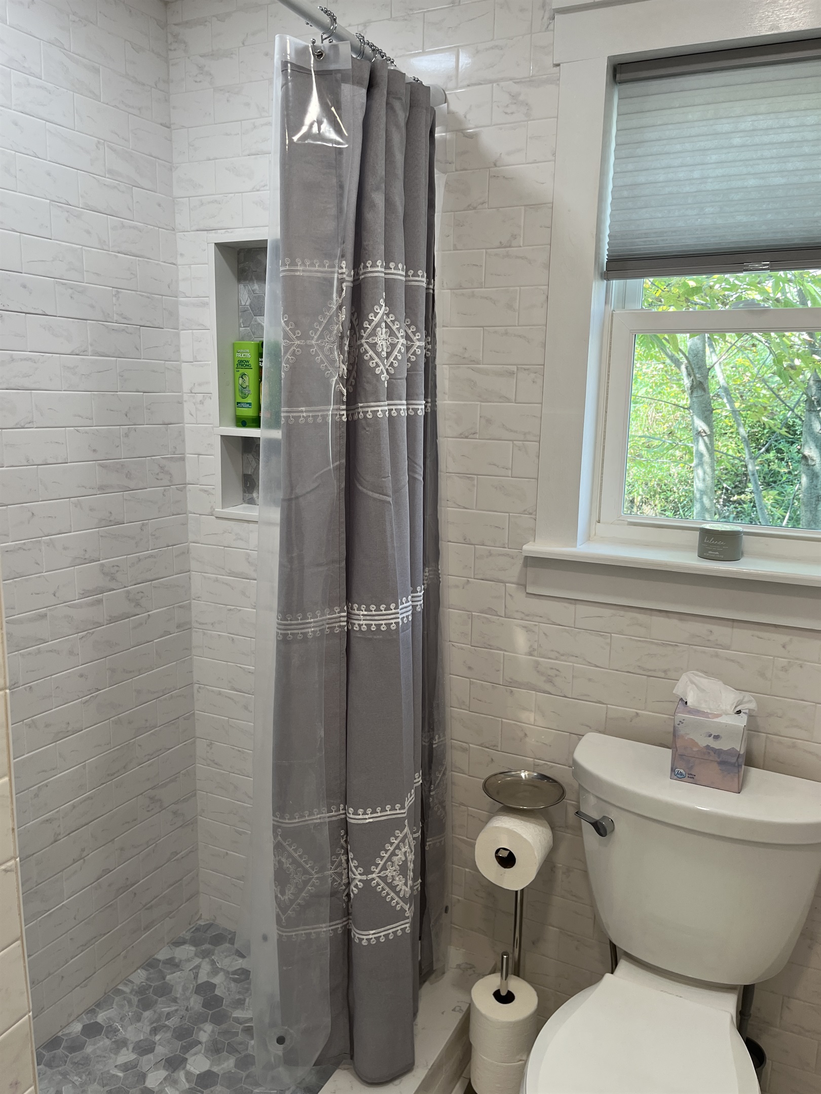 Beautiful 2nd bath with shower
