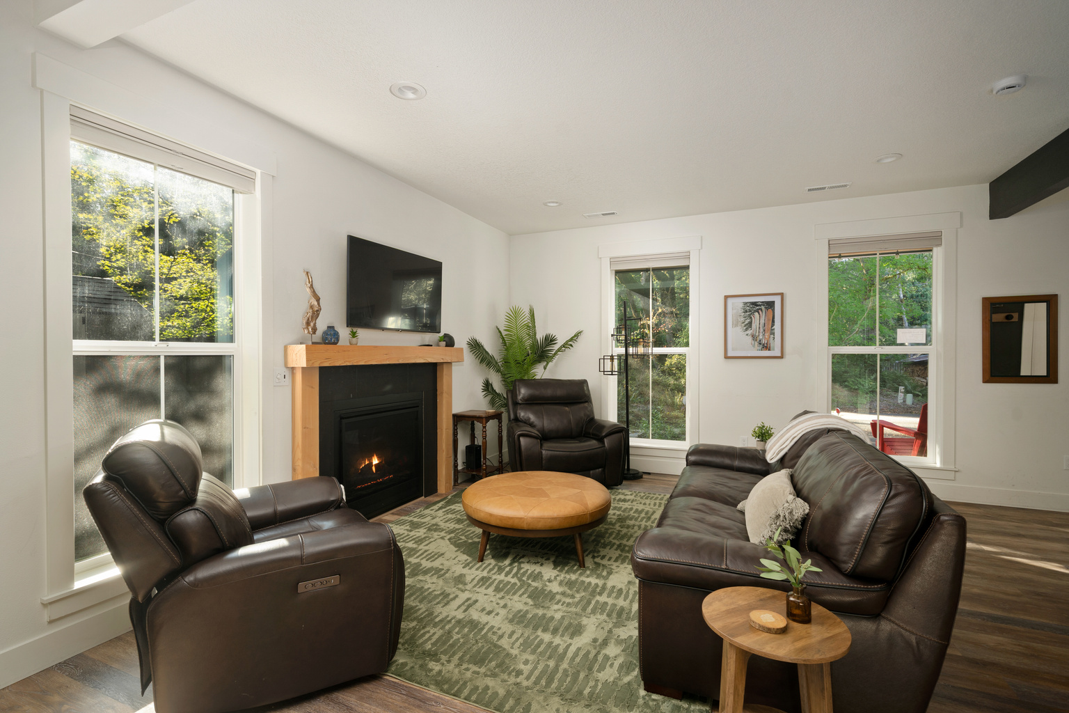 Leather recliners, a crackling fire — the ultimate Mt. Hood wind-down.