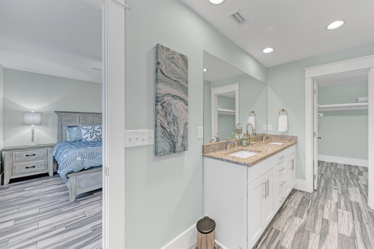 2nd Floor Master bathroom