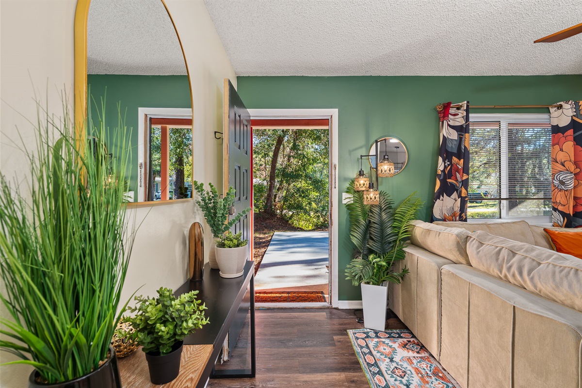 Welcome in! Come in and make yourself at home!