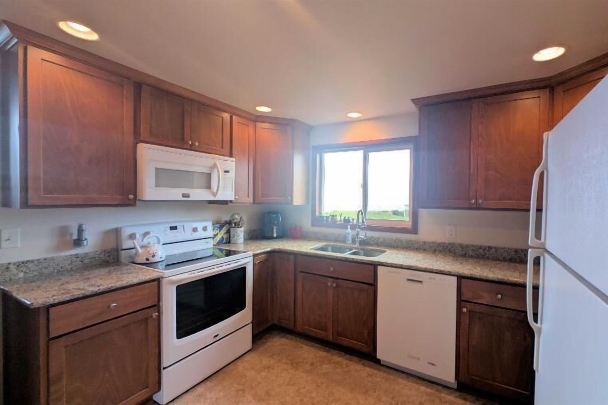 full kitchen - electric range