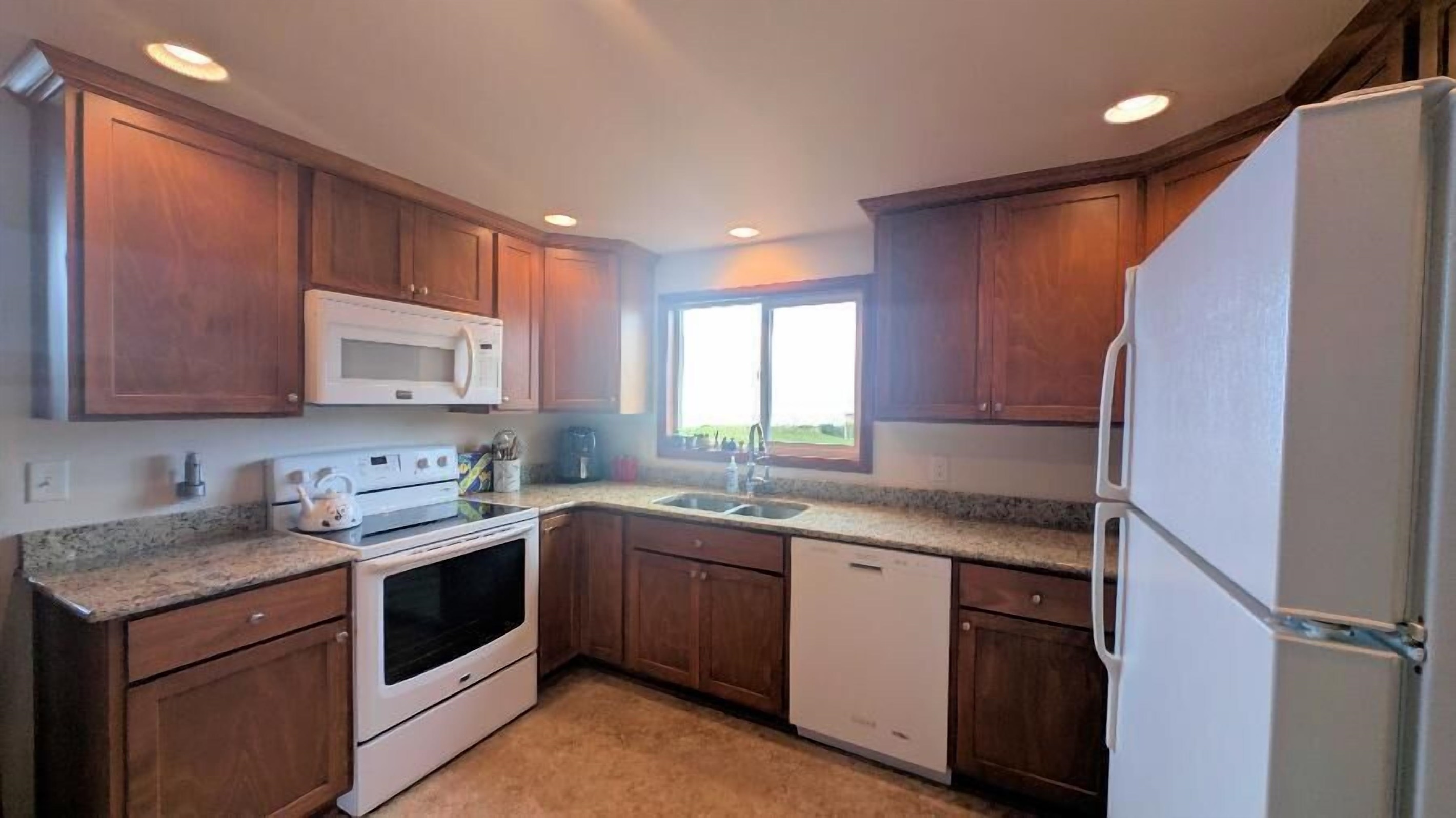 full kitchen - electric range