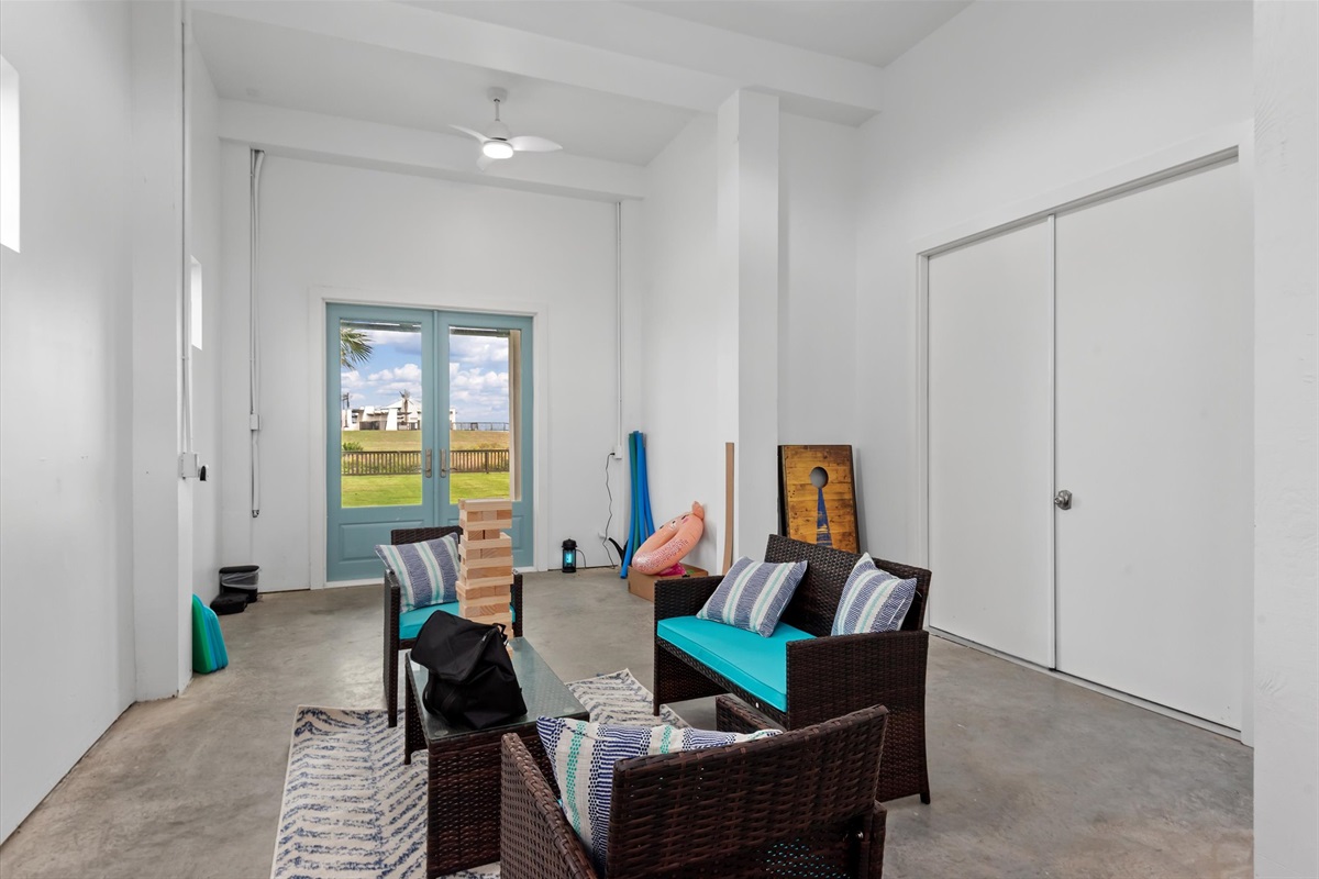 0567667141a744d9b81f94dccbf9a373 Large | Beachhouse | Texas | TX | Vacation Homes | Galveston | Crystal Beach | Kokomo | Breezy Days | Beachfront Elegance | Sunrise Serenity | Southern Sands Property Management, LLC