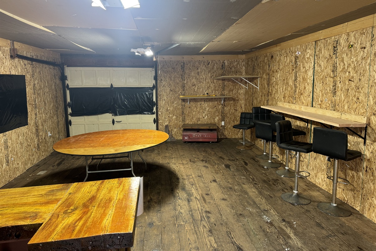 Poker table