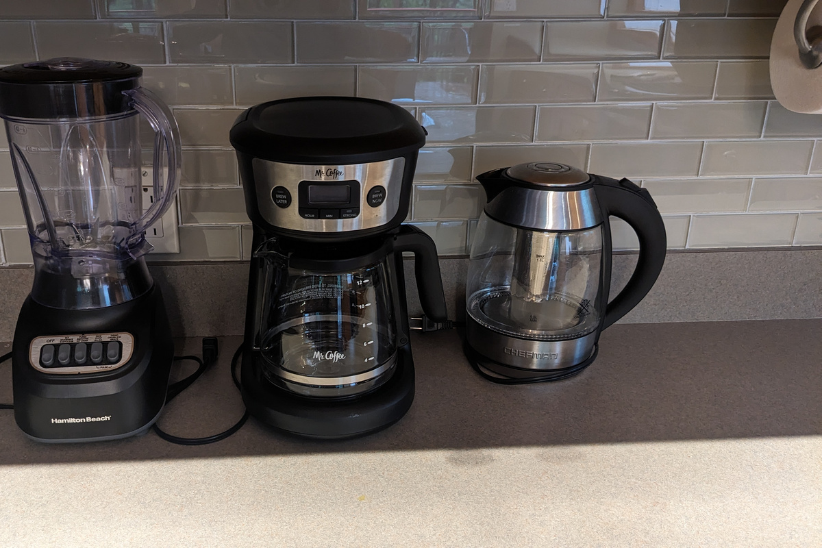 Blender, coffee maker and water kettle provided.
